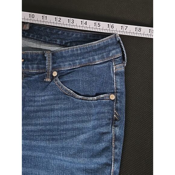 Torrid Women's Boyfriend Straight Jeans Blue 12R Whiskers, Vintage Stretch - Picture 4 of 10